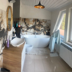 Nowoczesna-lazienka-na-pietrze-–-widok-ogolny-1