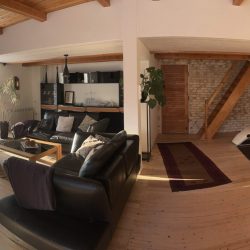 Przestronny-salon-z-czescia-wypoczynkowa-–-widok-ogolny-1-scaled