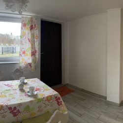 Parter-–-kuchnia-z-jadalnia-i-wejsciem-do-mieszkania-2-scaled