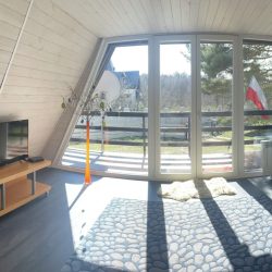 Pierwsze-pietro-–-salonik-wypoczynkowy-z-duzymi-przeszkleniami-2-scaled